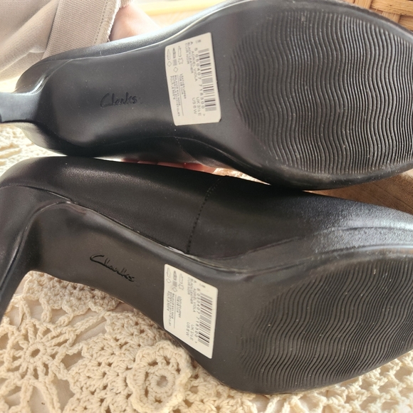 Clarks Adriel Viola Black Pumps Women's size 7.5, 9.5W, 10M - Picture 12 of 13